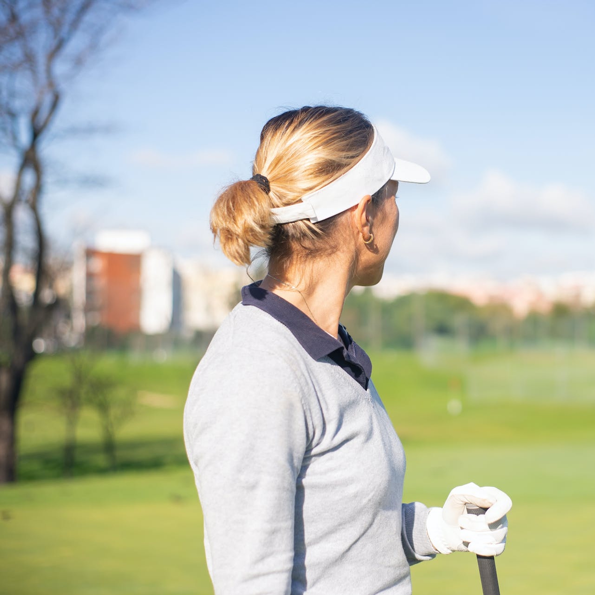 featured image thumbnail for post Stylish Golf Clothing for Women - Elevate Your Game in Comfort and Fashion